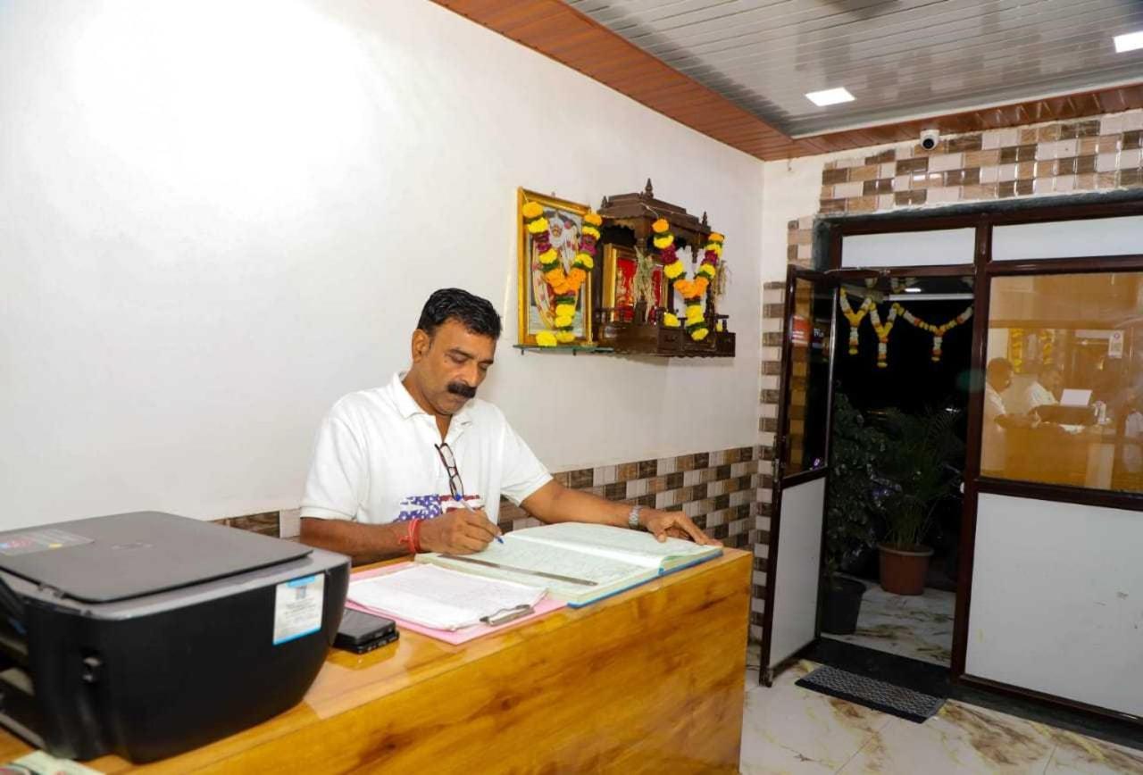 Hotel O Sargam Lodging And Boarding Ulhasnagar Bagian luar foto