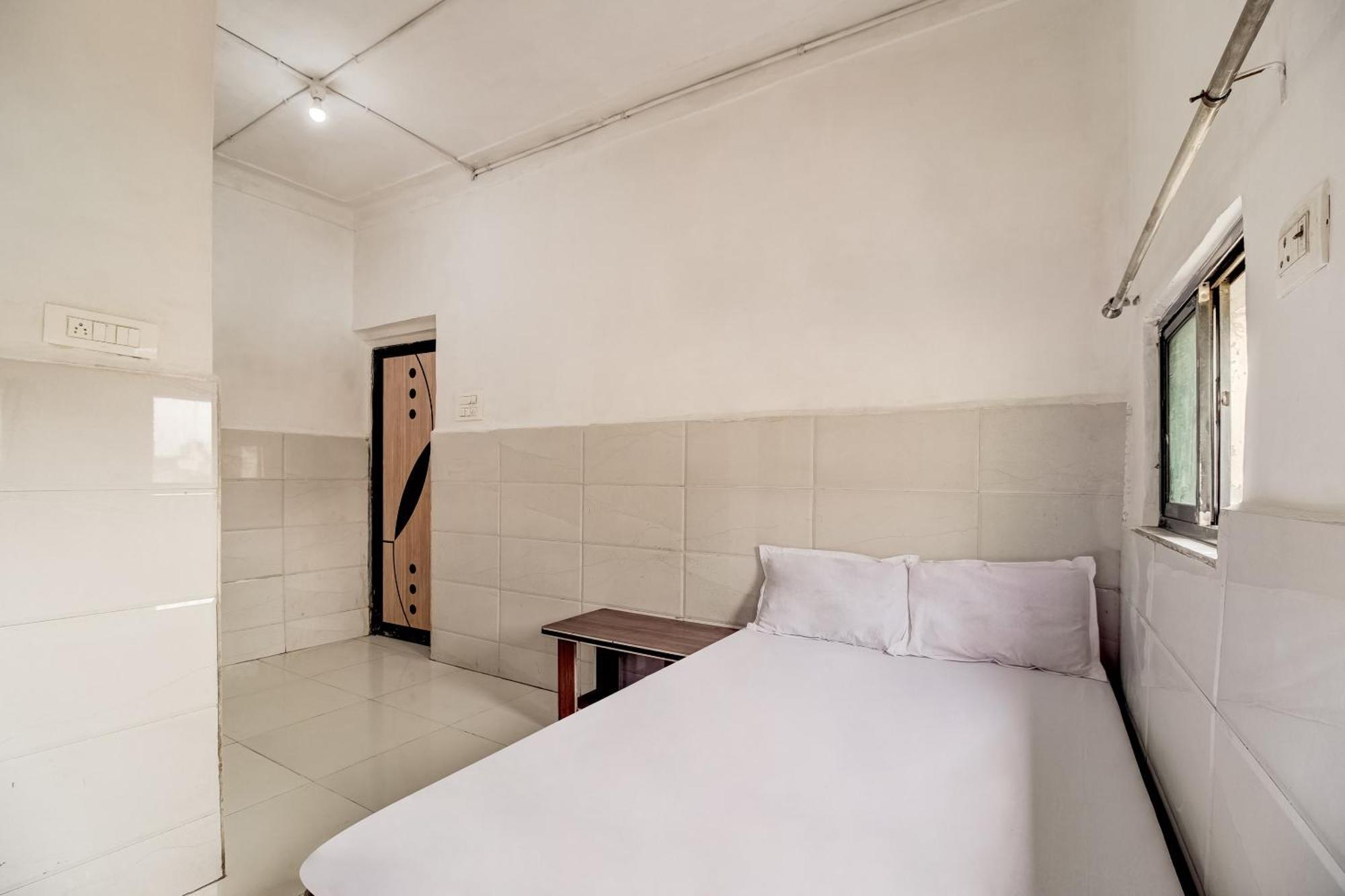 Hotel O Sargam Lodging And Boarding Ulhasnagar Bagian luar foto