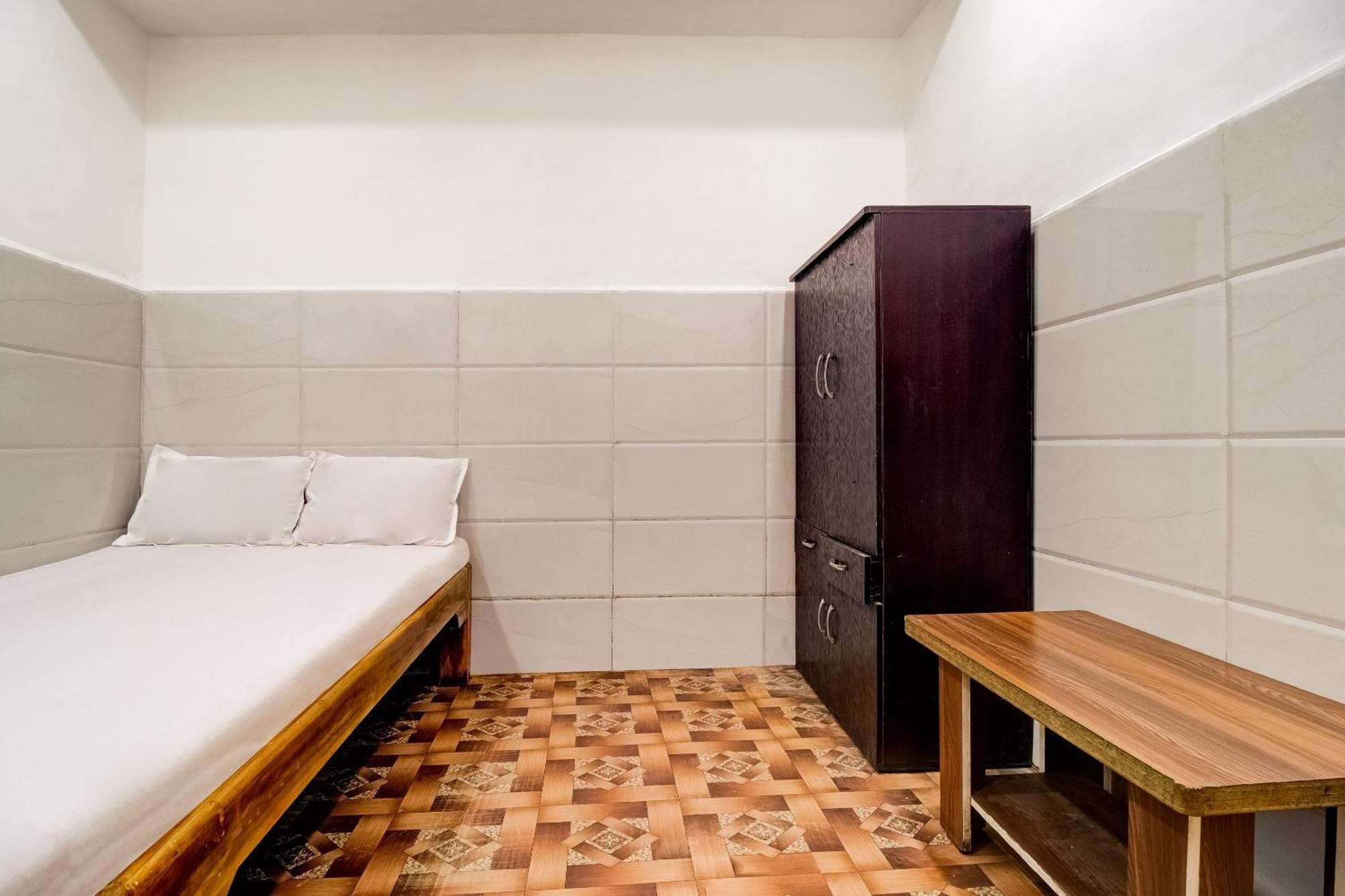 Hotel O Sargam Lodging And Boarding Ulhasnagar Bagian luar foto