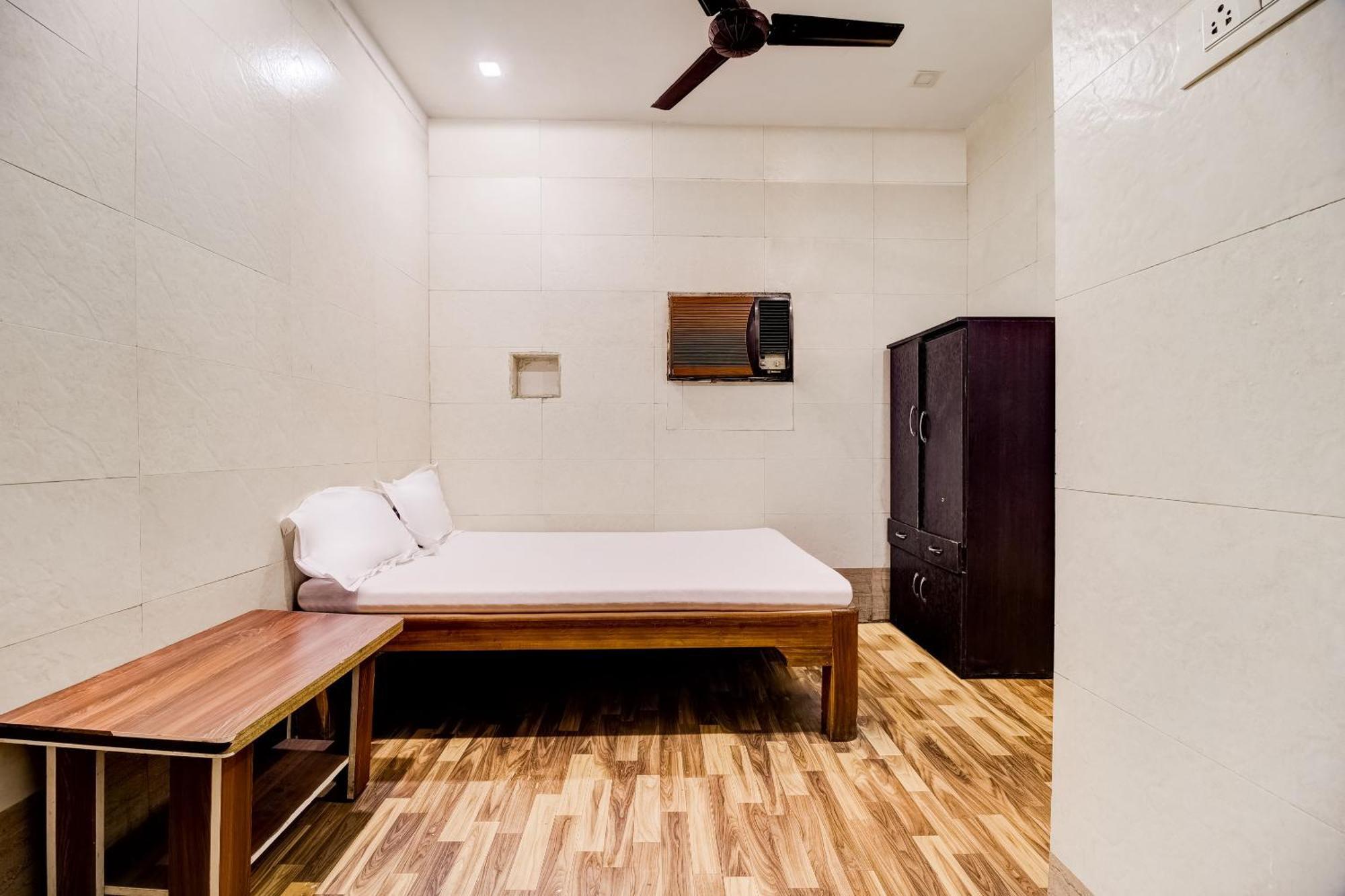 Hotel O Sargam Lodging And Boarding Ulhasnagar Bagian luar foto