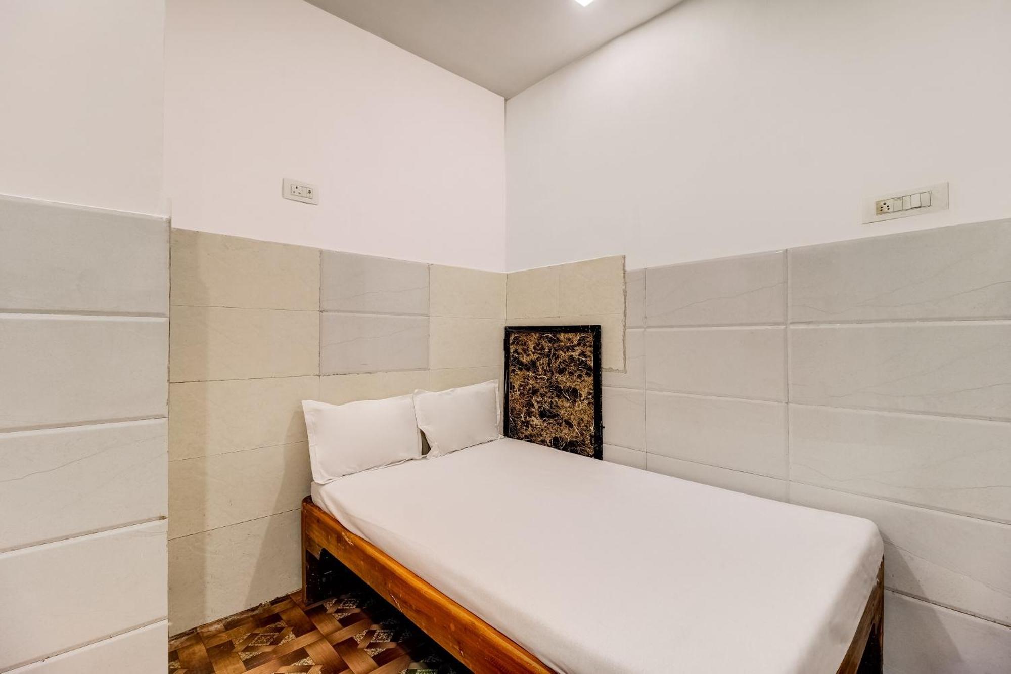 Hotel O Sargam Lodging And Boarding Ulhasnagar Bagian luar foto