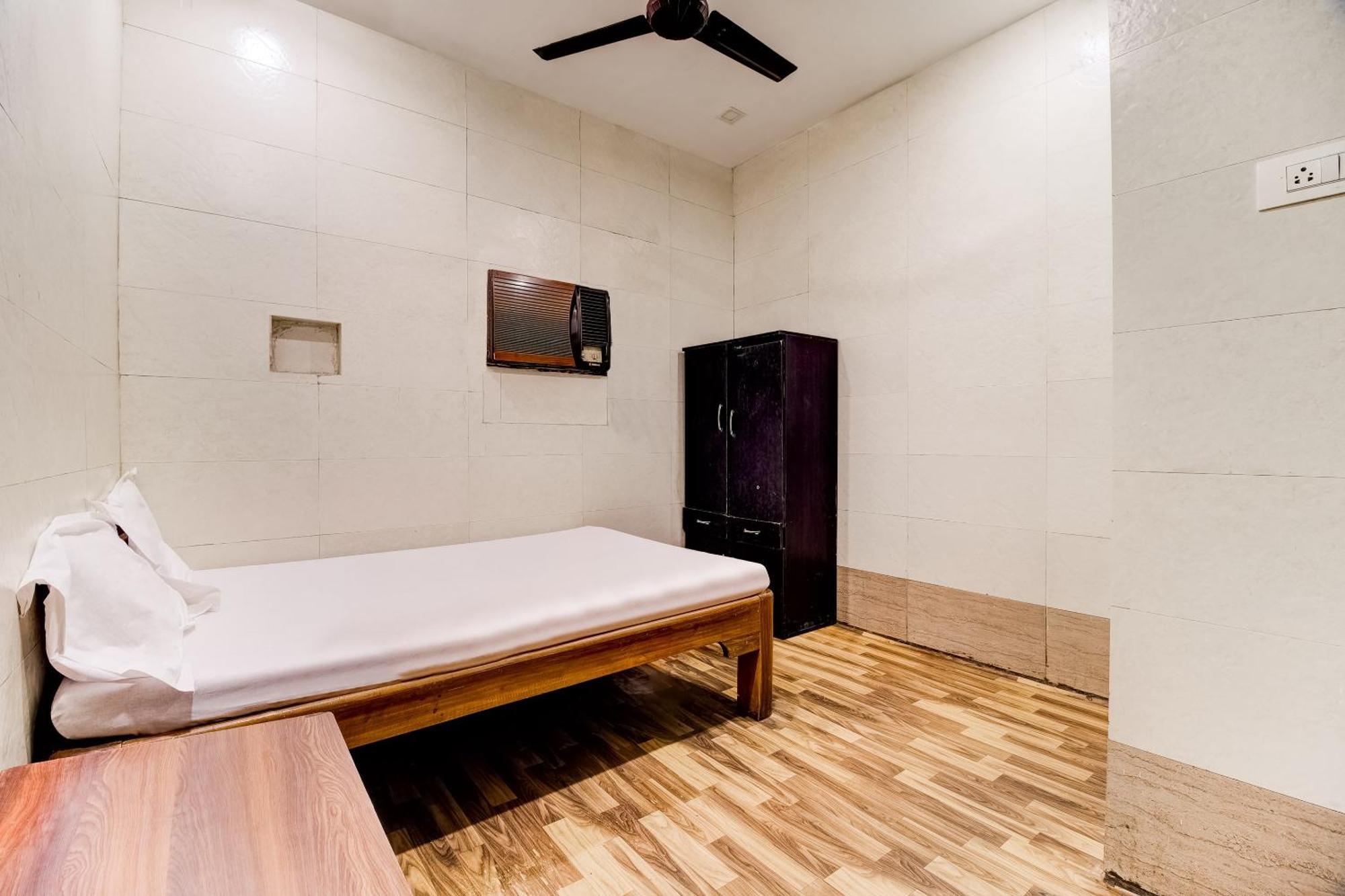 Hotel O Sargam Lodging And Boarding Ulhasnagar Bagian luar foto