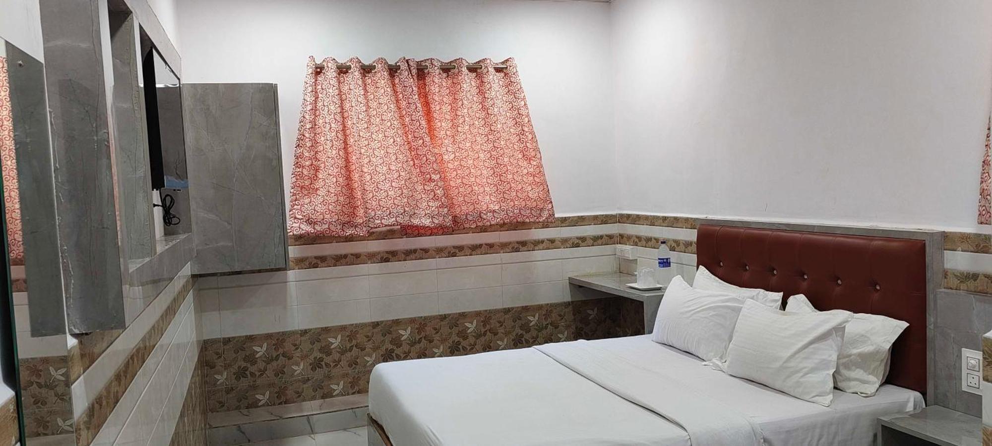Hotel O Sargam Lodging And Boarding Ulhasnagar Bagian luar foto