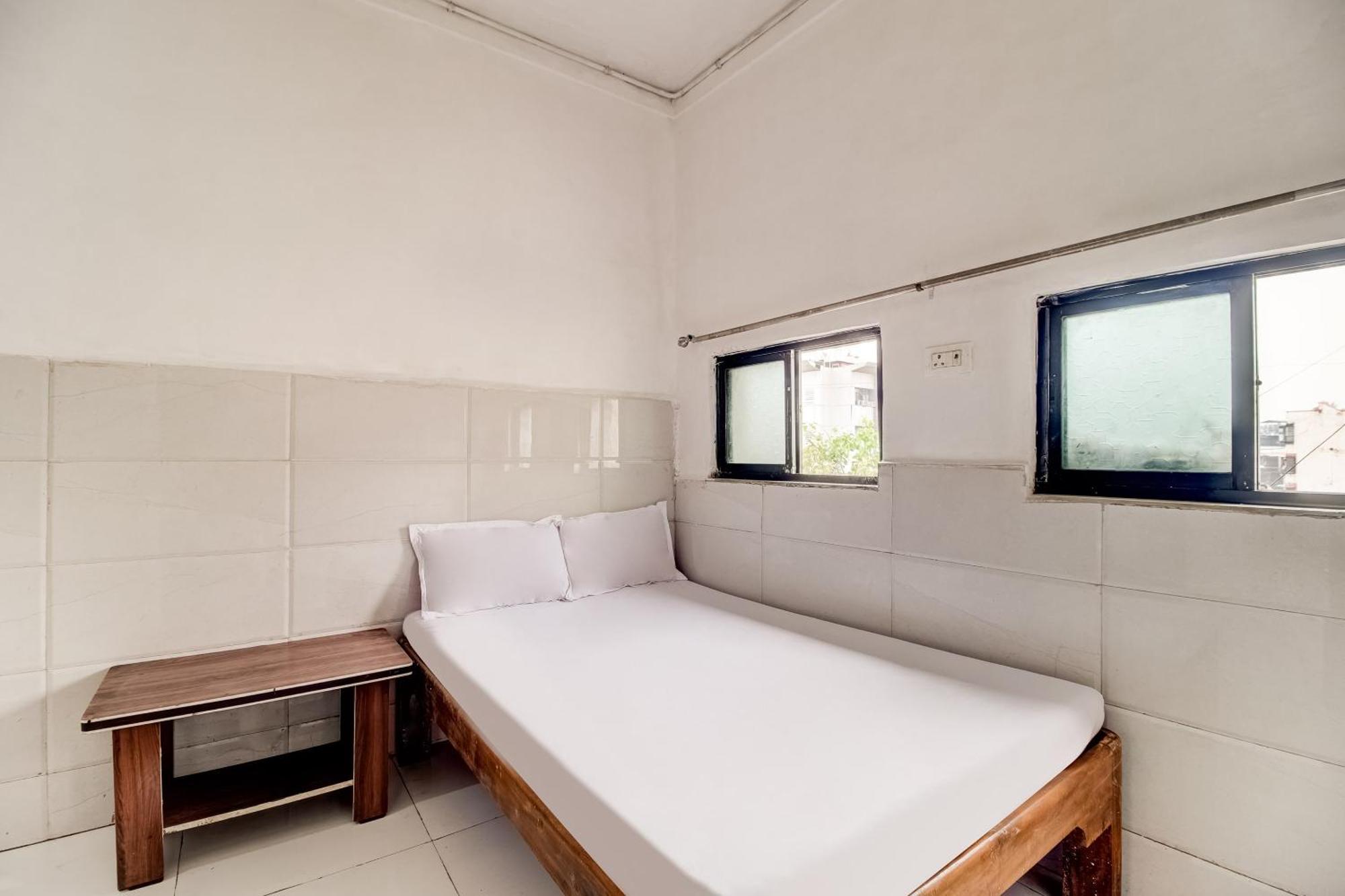 Hotel O Sargam Lodging And Boarding Ulhasnagar Bagian luar foto