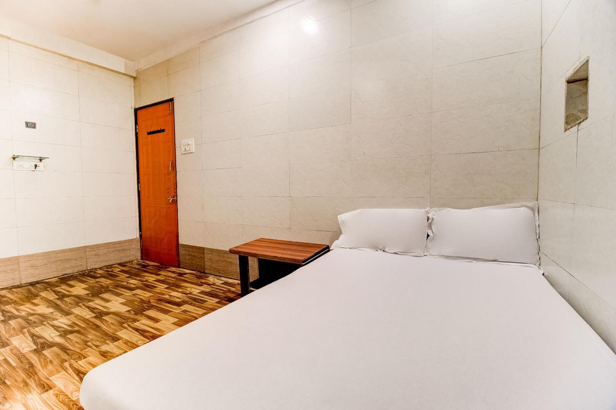 Hotel O Sargam Lodging And Boarding Ulhasnagar Bagian luar foto