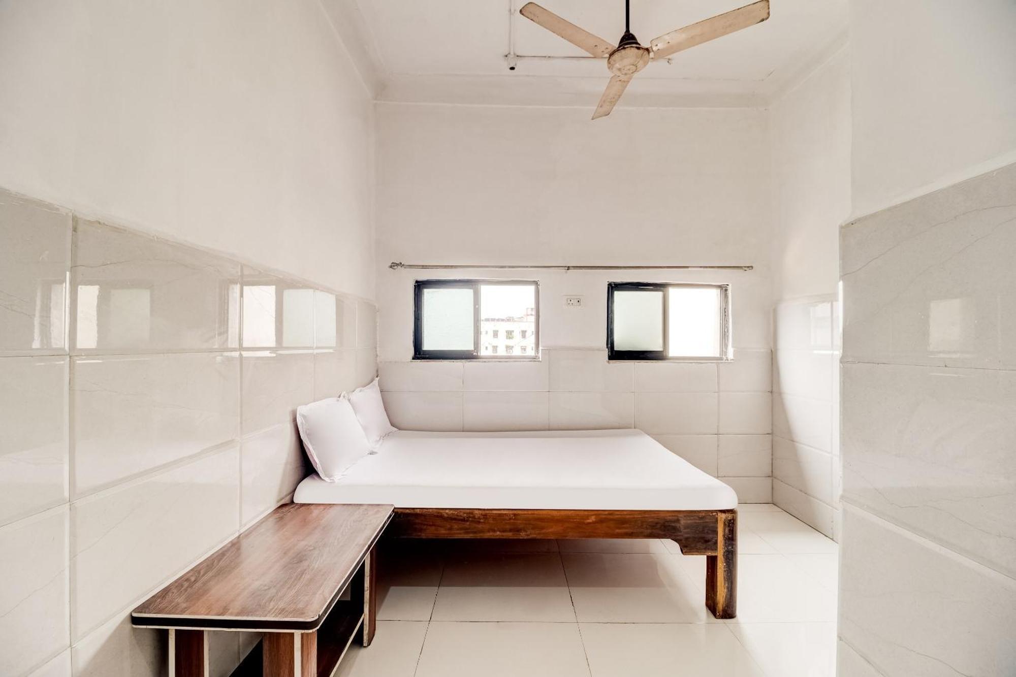 Hotel O Sargam Lodging And Boarding Ulhasnagar Bagian luar foto